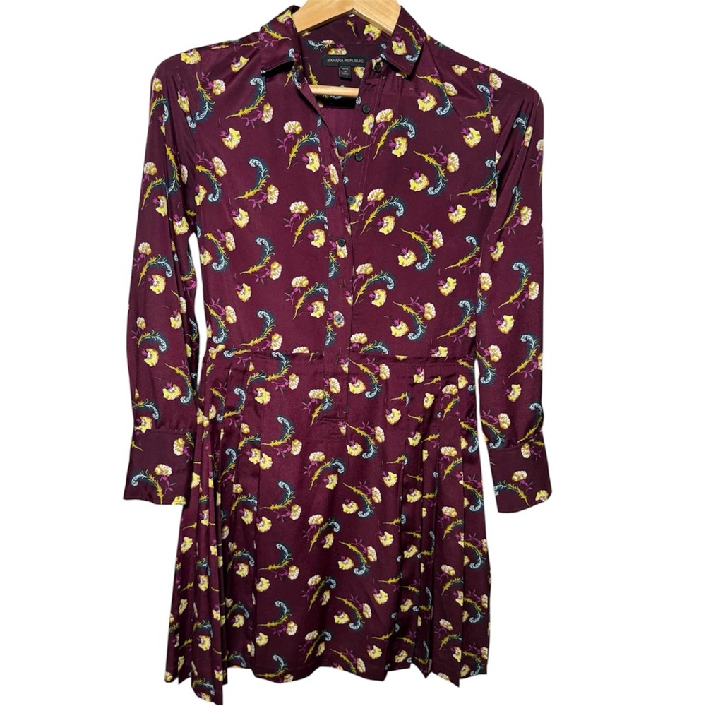 SOLD!   Banana Republic 4 P Burgundy Floral Dress Button Front Light Fit & Flare - Picture 3 of 7